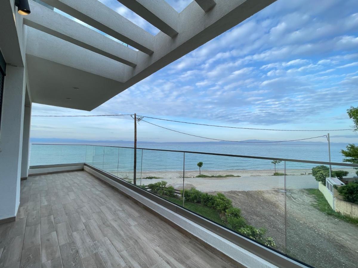 Villa Oleandra By The Sea Polychrono Exterior photo
