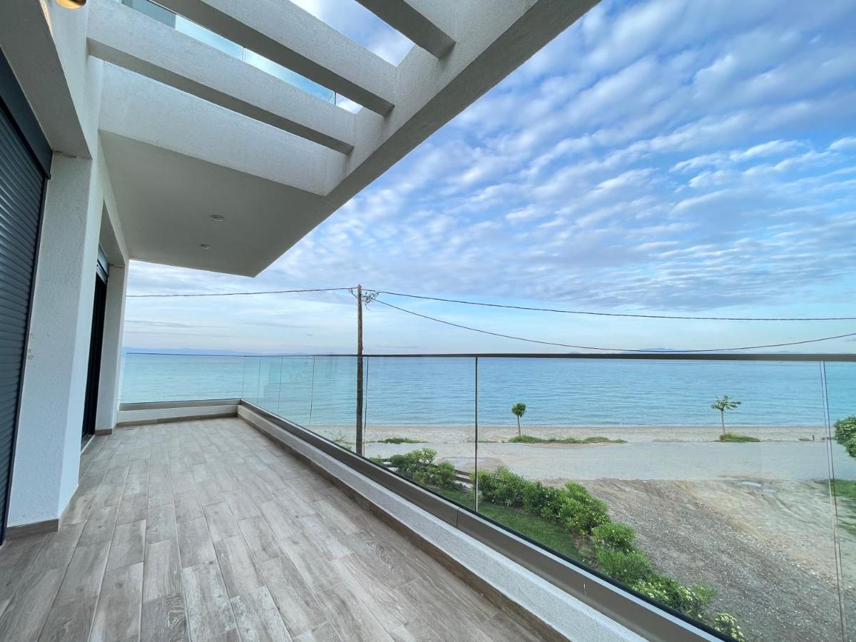 Villa Oleandra By The Sea Polychrono Exterior photo